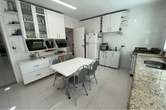 Casa com 3 Quartos à Venda, 208 m² em água Rasa - São Paulo