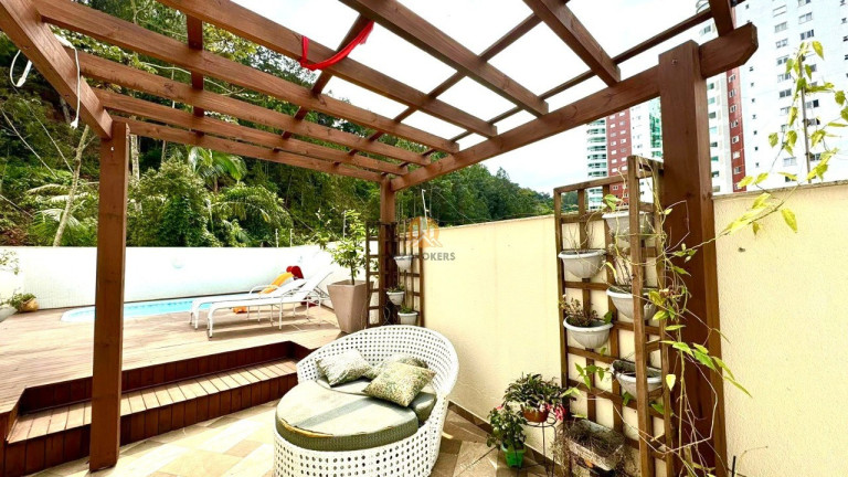 Imagem Imóvel com 3 Quartos à Venda, 213 m² em Pioneiros - Balneário Camboriú Imagem Imóvel com 3 Quartos à Venda, 213 m² em Pioneiros - Balneário Camboriú