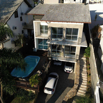 Imagem Casa com 3 Quartos à Venda, 248 m² em Cidade Universitária Pedra Branca - Palhoça Imagem Casa com 3 Quartos à Venda, 248 m² em Cidade Universitária Pedra Branca - Palhoça