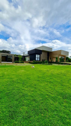 Imagem Casa com 3 Quartos à Venda, 3.100 m² em Chácara Em Condomínio - Hidrolândia