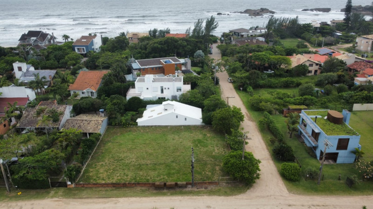 Terreno à Venda, 720 m² em Encantada - Garopaba