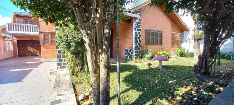 Imagem Casa com 5 Quartos à Venda, em Rebouças - Curitiba Imagem Casa com 5 Quartos à Venda, em Rebouças - Curitiba