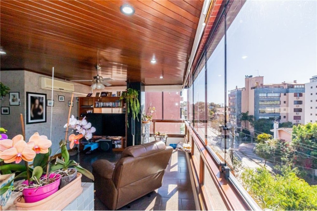 Imagem Imóvel com 4 Quartos à Venda, 508 m² em Jardim Lindóia - Porto Alegre Imagem Imóvel com 4 Quartos à Venda, 508 m² em Jardim Lindóia - Porto Alegre