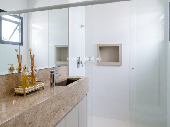 Imagem Imóvel com 3 Quartos à Venda, 122 m² em Centro - Balneário Camboriú Imagem Imóvel com 3 Quartos à Venda, 122 m² em Centro - Balneário Camboriú
