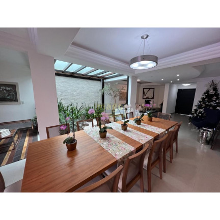 Imagem Casa com 3 Quartos à Venda, 380 m² em Ariribá - Balneário Camboriú