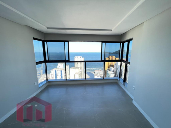 Imagem Imóvel com 4 Quartos à Venda, 221 m²