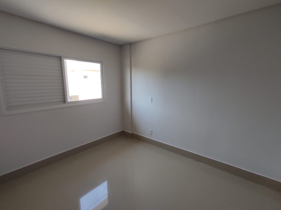 Imagem Imóvel com 
            	3             Quartos à Venda, 131 m² em 
            	Sitios Santa Luzia             - 
            	Aparecida De Goiania            