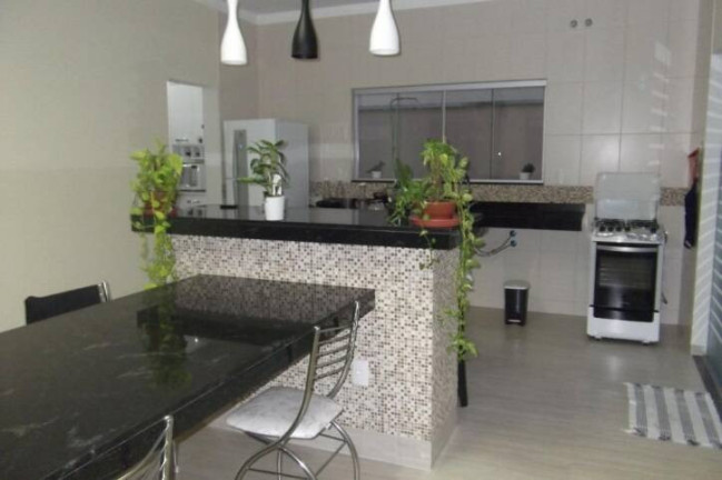 Imagem Casa com 4 Quartos à Venda, 210 m² em Quiririm - Taubaté Imagem Casa com 4 Quartos à Venda, 210 m² em Quiririm - Taubaté