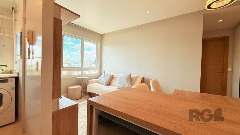 Imagem Imóvel com 1 Quarto à Venda, 38 m² em Menino Deus - Porto Alegre Imagem Imóvel com 1 Quarto à Venda, 38 m² em Menino Deus - Porto Alegre