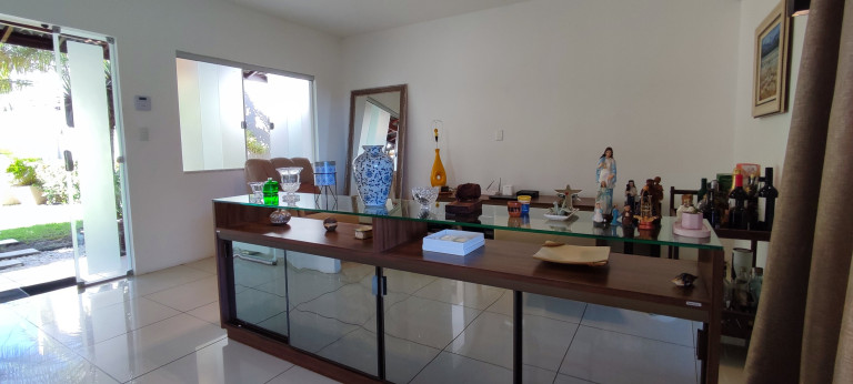 Imagem Casa com 5 Quartos à Venda, 218 m² em Estrada Do Coco - Lauro De Freitas Imagem Casa com 5 Quartos à Venda, 218 m² em Estrada Do Coco - Lauro De Freitas