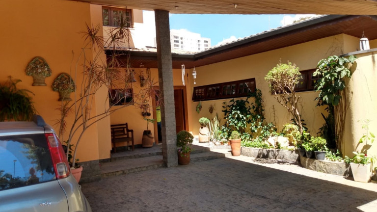 Casa com 4 Quartos à Venda, 300 m² em Jardim Independência - Taubaté