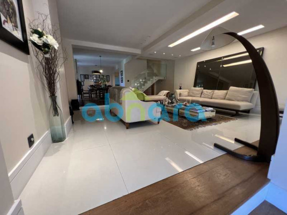 Imagem Casa com 5 Quartos à Venda, 800 m² em Botafogo - Rio De Janeiro Imagem Casa com 5 Quartos à Venda, 800 m² em Botafogo - Rio De Janeiro