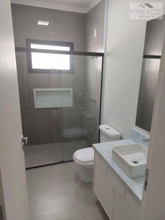 Imagem Casa de Condomínio com 3 Quartos à Venda, 181 m²