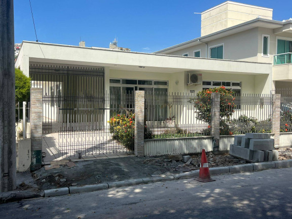 Imagem Casa com 4 Quartos à Venda, 260 m² em Balneário - Florianópolis Imagem Casa com 4 Quartos à Venda, 260 m² em Balneário - Florianópolis