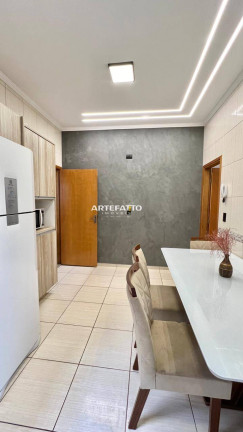 Imagem Casa com 2 Quartos à Venda, 82 m² Imagem Casa com 2 Quartos à Venda, 82 m²