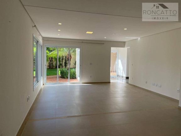 Imagem Casa de Condomínio com 4 Quartos à Venda, 240 m²