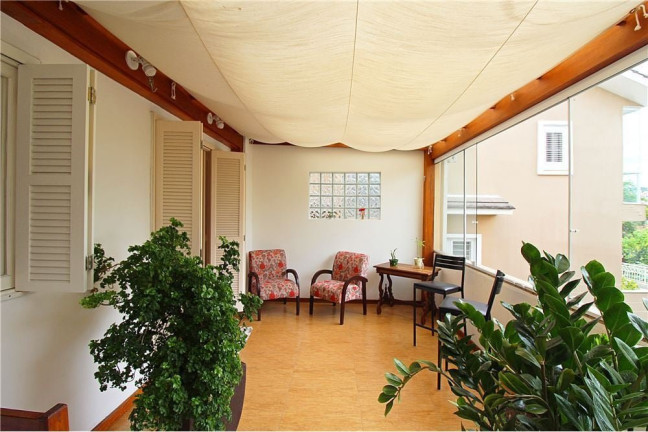 Imagem Casa com 3 Quartos à Venda, 198 m² em Medianeira - Porto Alegre