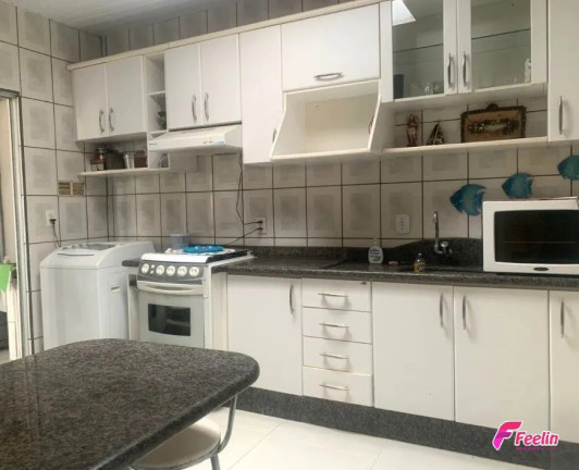 Imagem Sobrado com 3 Quartos à Venda, 204 m² em Trindade - Florianópolis