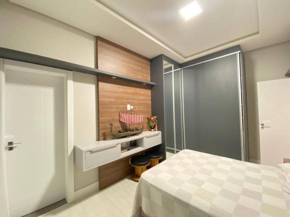 Imagem Sobrado com 4 Quartos à Venda, 413 m² em Centro - Cascavel