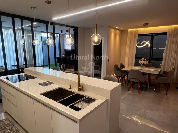 Imagem Casa com 3 Quartos à Venda, 230 m² em São Judas - Itajaí Imagem Casa com 3 Quartos à Venda, 230 m² em São Judas - Itajaí
