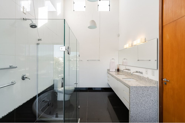 Imagem Casa com 2 Quartos à Venda, 318 m² em Medianeira - Porto Alegre Imagem Casa com 2 Quartos à Venda, 318 m² em Medianeira - Porto Alegre