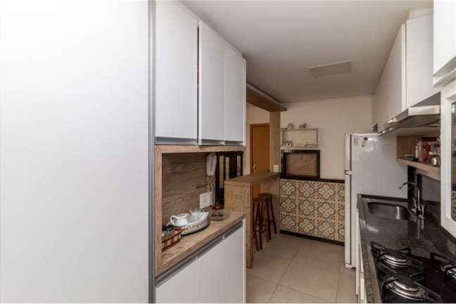 Imagem Imóvel com 3 Quartos à Venda,  em Passo Da Areia - Porto Alegre