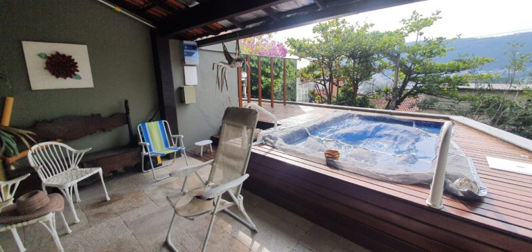 Imagem Casa com 4 Quartos à Venda, em São Francisco - Niterói Imagem Casa com 4 Quartos à Venda, em São Francisco - Niterói