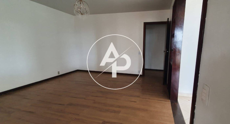 Imagem Casa com 3 Quartos à Venda, 270 m² em Uvaranas - Ponta Grossa