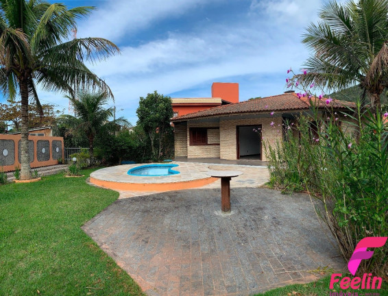 Imagem Casa com 6 Quartos à Venda, 370 m² em Armação - Florianópolis Imagem Casa com 6 Quartos à Venda, 370 m² em Armação - Florianópolis