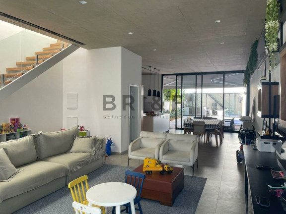 Casa com 4 Quartos à Venda, 240 m² em Moema - São Paulo