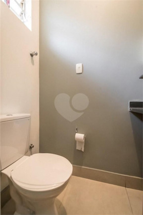 Imagem Casa com 6 Quartos à Venda, 202 m²