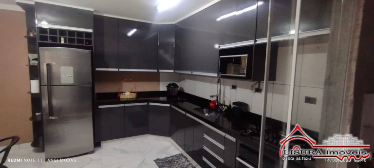 Imagem Casa com 4 Quartos à Venda, 210 m² em Jardim Colônia - Jacareí