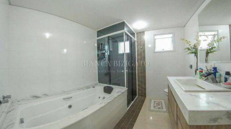 Imagem Casa com 6 Quartos à Venda, 733 m² em Vista Alegre - Curitiba Imagem Casa com 6 Quartos à Venda, 733 m² em Vista Alegre - Curitiba
