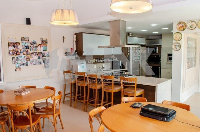 Imagem Casa com 5 Quartos à Venda, 550 m² em Chácara Das Pedras - Porto Alegre Imagem Casa com 5 Quartos à Venda, 550 m² em Chácara Das Pedras - Porto Alegre