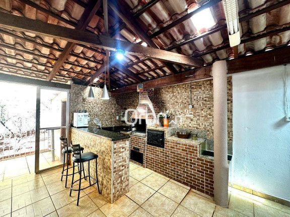 Casa com 3 Quartos à Venda, 230 m² em Vila Atalaia - Goiânia