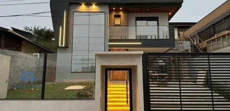 Casa com 3 Quartos à Venda, 188 m² em Estreito - Florianópolis