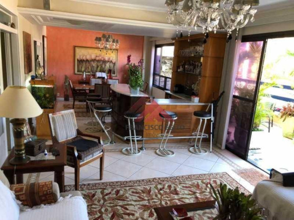 Casa com 4 Quartos à Venda, 380 m² em São Francisco - Niterói