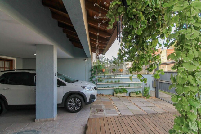 Imagem Imóvel com 4 Quartos à Venda, em Hípica - Porto Alegre Imagem Imóvel com 4 Quartos à Venda, em Hípica - Porto Alegre