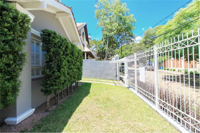 Imagem Casa com 3 Quartos à Venda, em Ipanema - Porto Alegre Imagem Casa com 3 Quartos à Venda, em Ipanema - Porto Alegre