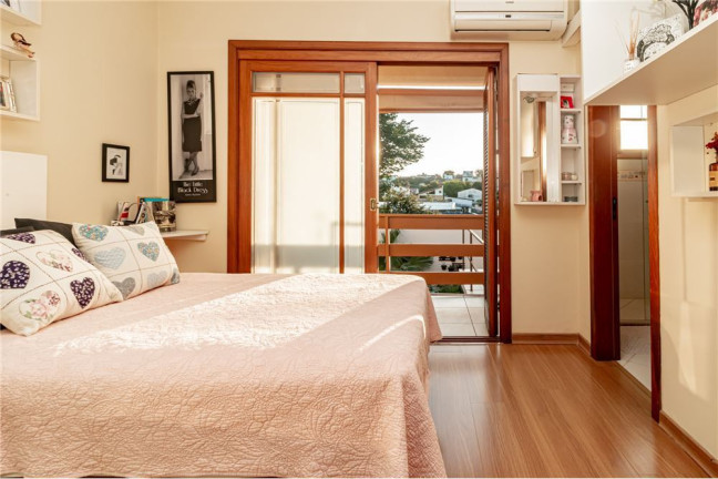 Imagem Casa com 3 Quartos à Venda, 200 m² em Jardim Planalto - Porto Alegre Imagem Casa com 3 Quartos à Venda, 200 m² em Jardim Planalto - Porto Alegre