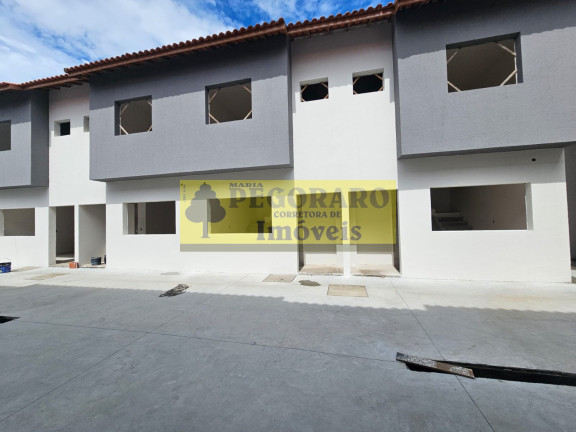 Sobrado com 2 Quartos à Venda, 75 m² em Cidade Jardim - Caraguatatuba