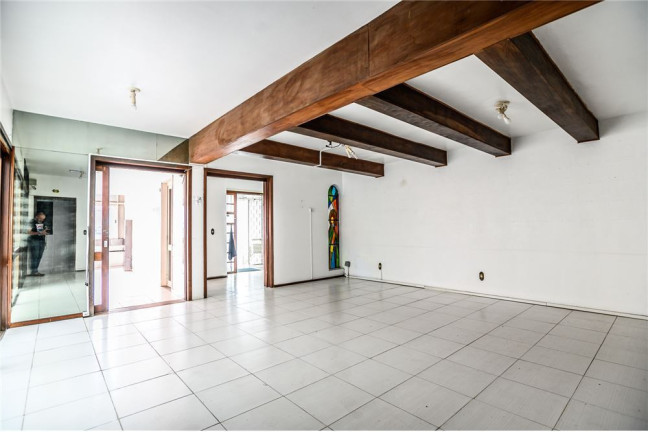 Imagem Casa com 6 Quartos à Venda,  em Passo Da Areia - Porto Alegre