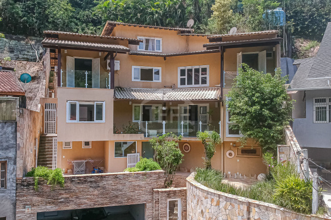 Casa com 5 Quartos à Venda, 280 m² em Matapaca - Niterói