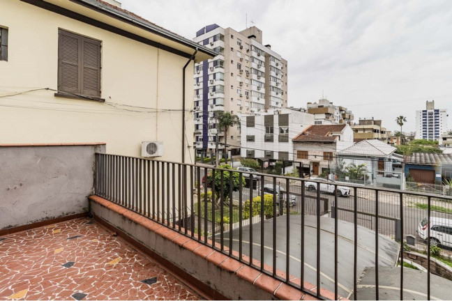 Imagem Casa com 3 Quartos à Venda, 200 m² em Santana - Porto Alegre Imagem Casa com 3 Quartos à Venda, 200 m² em Santana - Porto Alegre