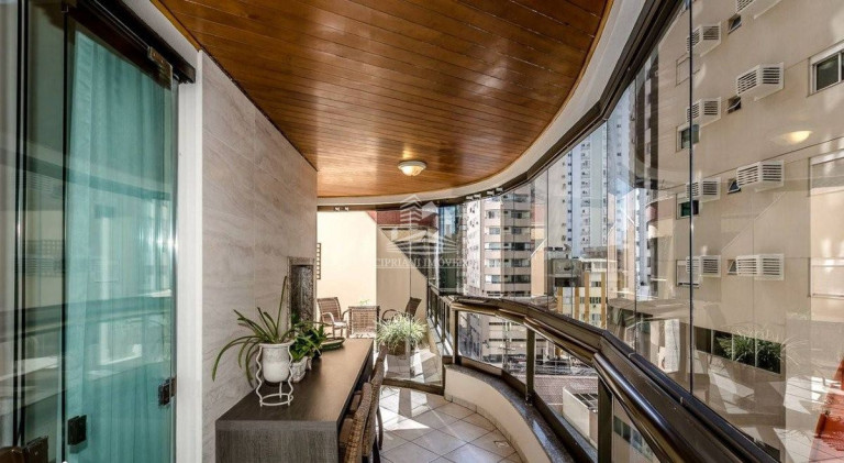 Imagem Apartamento com 3 Quartos à Venda,  em Centro - Balneário Camboriú