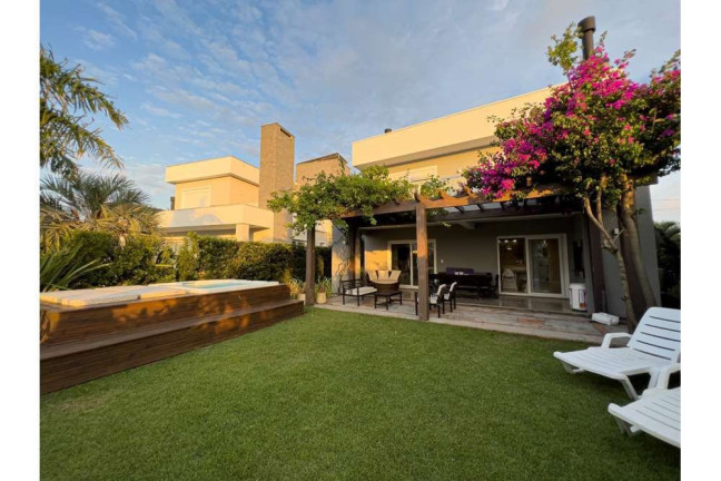 Imagem Casa com 3 Quartos à Venda, 201 m² em Centro - Xangri-lá