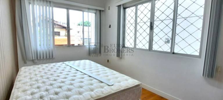 Imagem Casa com 4 Quartos à Venda, 260 m² em Fazenda - Itajaí Imagem Casa com 4 Quartos à Venda, 260 m² em Fazenda - Itajaí