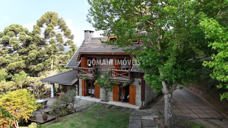 Imagem Casa com 4 Quartos à Venda, 360 m² em Região Do Alto Da Vila Inglesa - Campos Do Jordão Imagem Casa com 4 Quartos à Venda, 360 m² em Região Do Alto Da Vila Inglesa - Campos Do Jordão