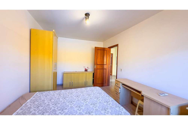 Imagem Casa com 4 Quartos à Venda, 307 m² em Partenon - Porto Alegre Imagem Casa com 4 Quartos à Venda, 307 m² em Partenon - Porto Alegre