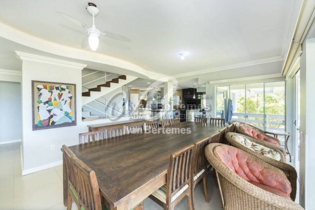 Imagem Casa com 5 Quartos para Temporada, em Zimbros - Bombinhas Imagem Casa com 5 Quartos para Temporada, em Zimbros - Bombinhas